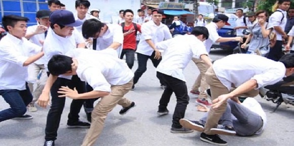 Mơ gặp bạn học ẩu đả cảnh báo cảm xúc bị dồn nén