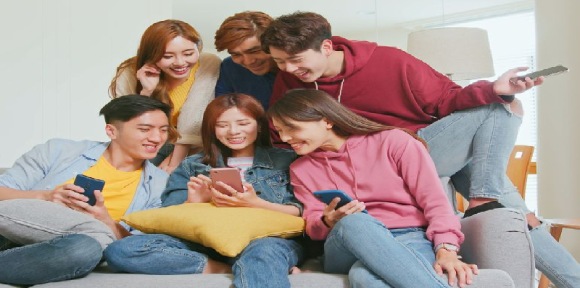 Mơ gặp nhóm bạn cũ dấu hiệu bạn đang cần kết nối